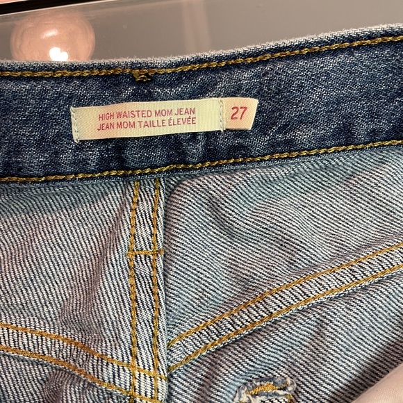 Levi’s High Waisted Mom Jeans - Picture 3 of 3